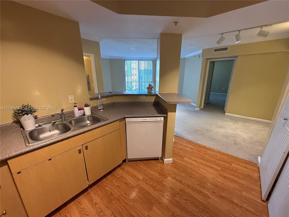 For Rent: $2,200 (2 beds, 2 baths, 1147 Square Feet)