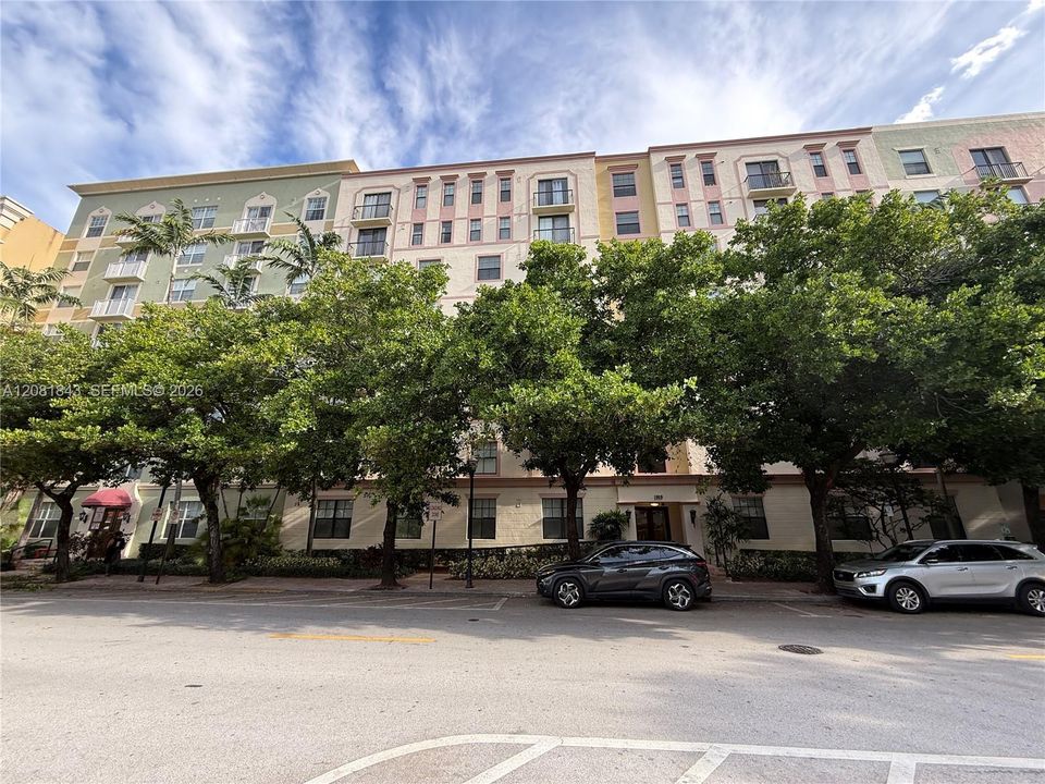 For Rent: $2,200 (2 beds, 2 baths, 1147 Square Feet)