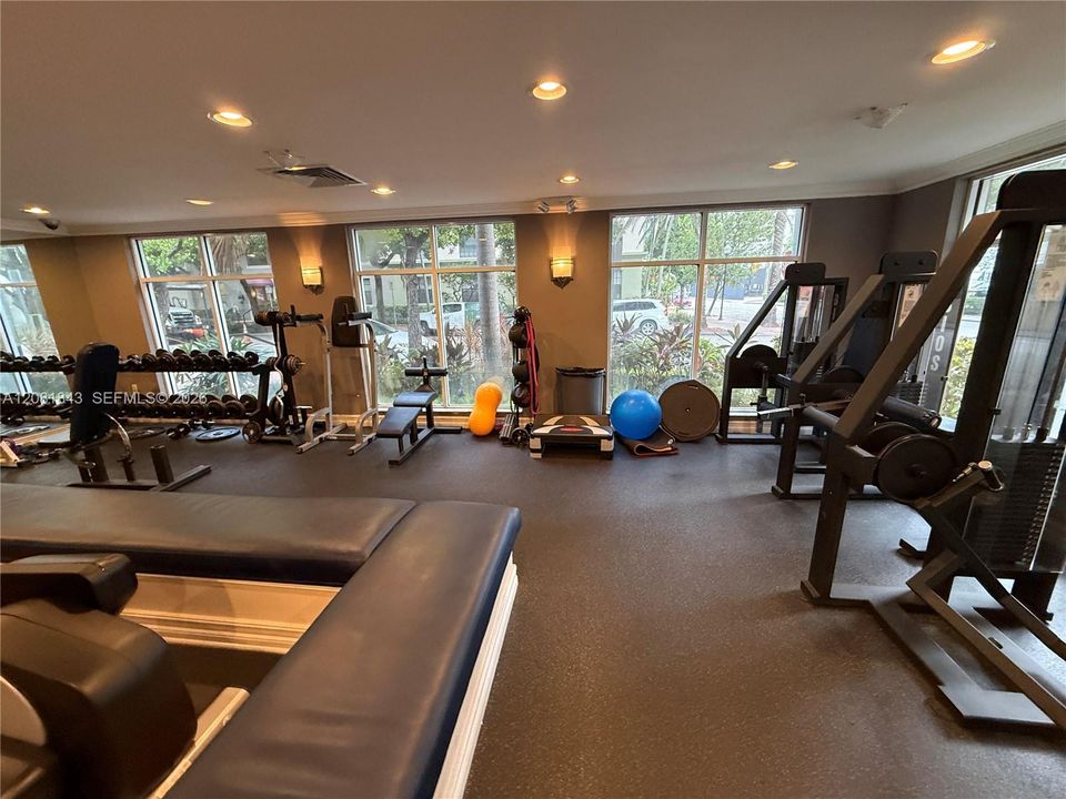 For Rent: $2,200 (2 beds, 2 baths, 1147 Square Feet)