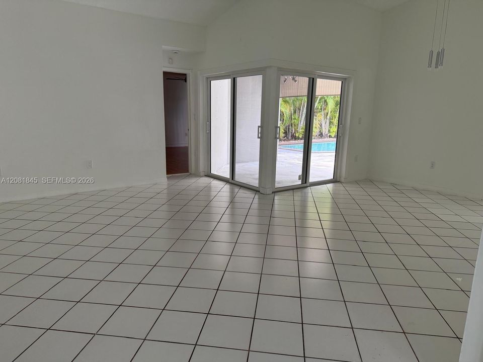 Active With Contract: $3,595 (3 beds, 2 baths, 1426 Square Feet)