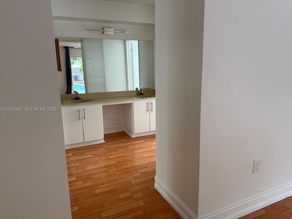 Active With Contract: $3,595 (3 beds, 2 baths, 1426 Square Feet)