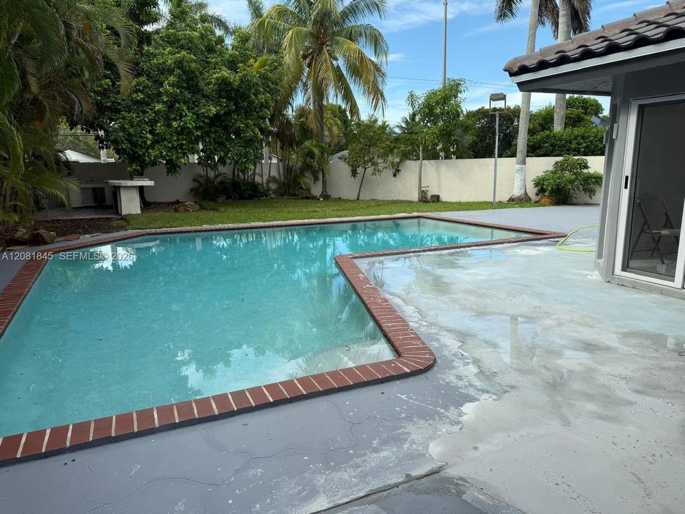 Active With Contract: $3,595 (3 beds, 2 baths, 1426 Square Feet)