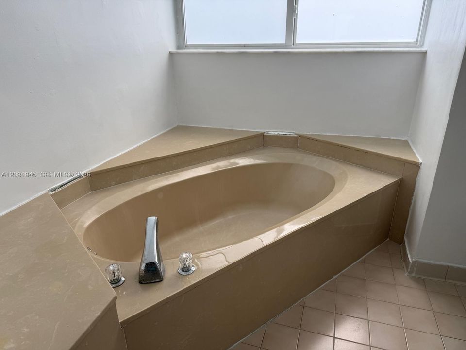 Active With Contract: $3,595 (3 beds, 2 baths, 1426 Square Feet)