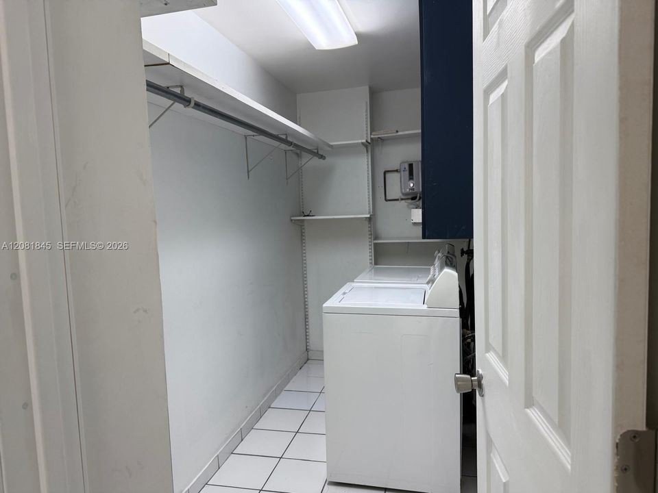 Active With Contract: $3,595 (3 beds, 2 baths, 1426 Square Feet)
