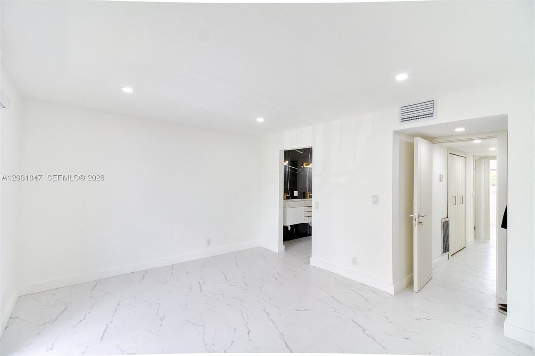 В аренду: $3,300 (2 спален, 2 ванн, 1060 Квадратных фут)
