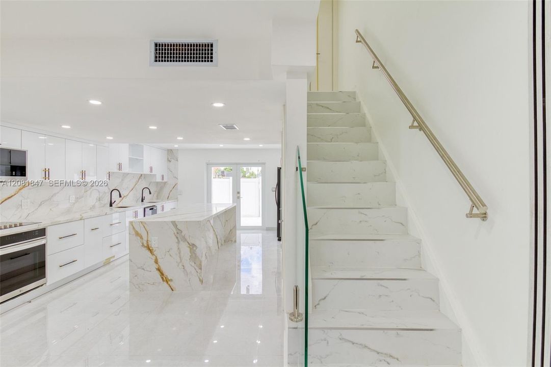 В аренду: $3,300 (2 спален, 2 ванн, 1060 Квадратных фут)