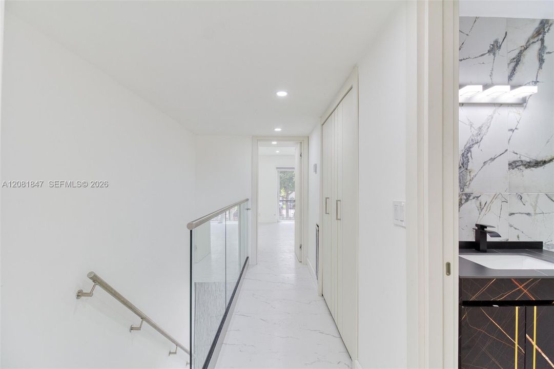 В аренду: $3,300 (2 спален, 2 ванн, 1060 Квадратных фут)