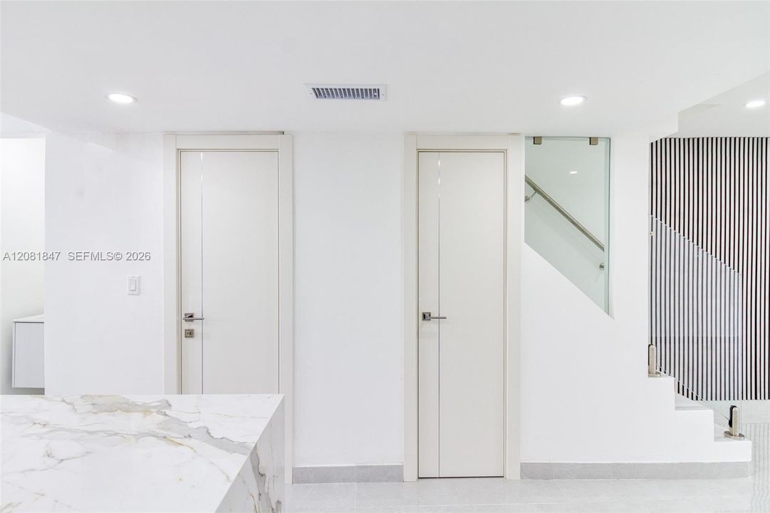 В аренду: $3,300 (2 спален, 2 ванн, 1060 Квадратных фут)