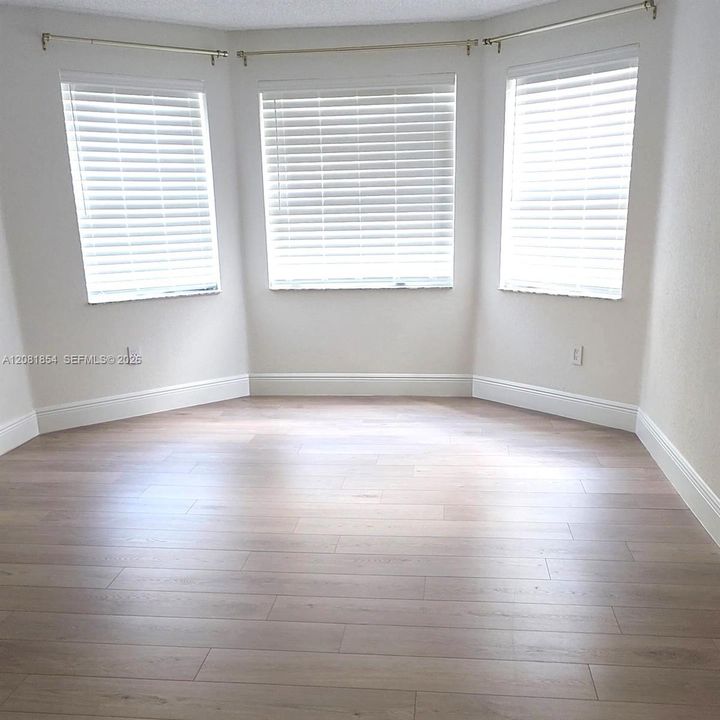 En Renta: $3,800 (3 camas, 2 baños, 2113 Pies cuadrados)