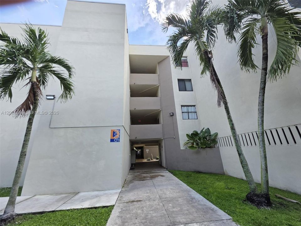 En Renta: $2,300 (2 camas, 2 baños, 827 Pies cuadrados)