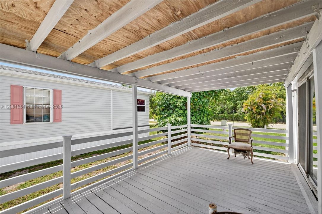 For Rent: $2,200 (2 beds, 2 baths, 905 Square Feet)