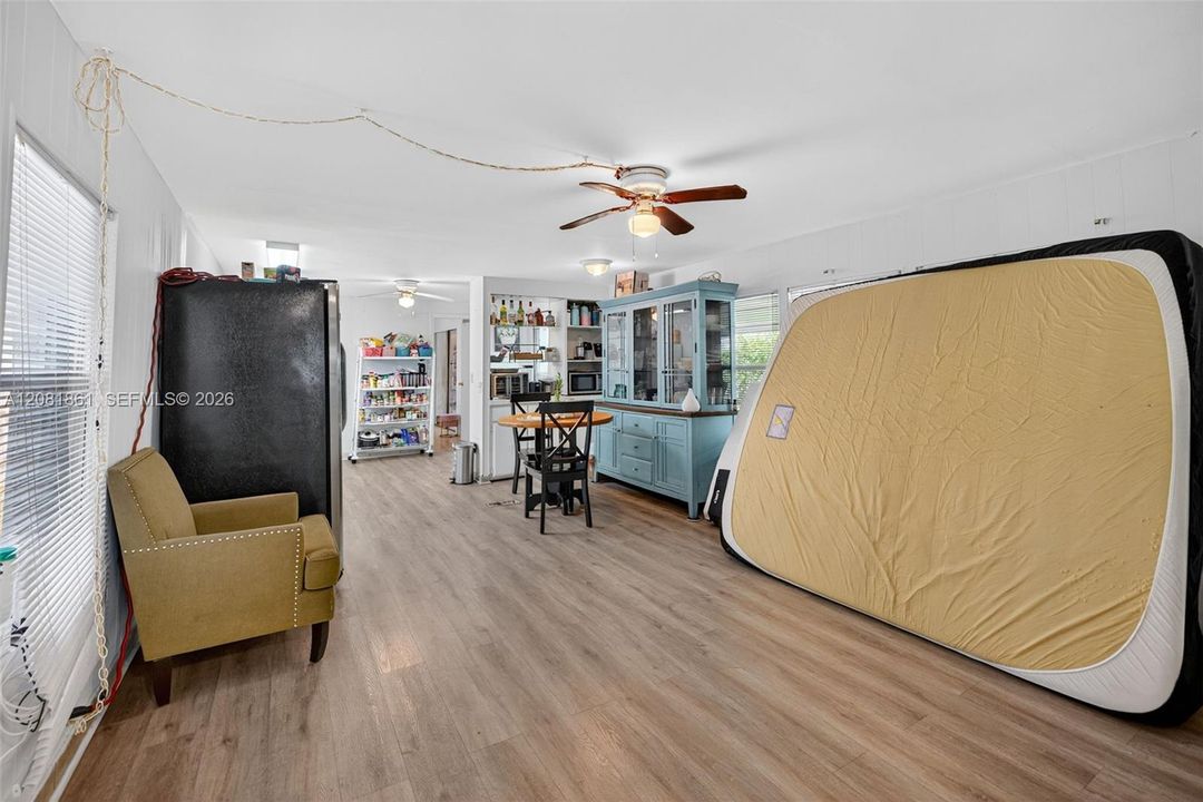 For Rent: $2,200 (2 beds, 2 baths, 905 Square Feet)
