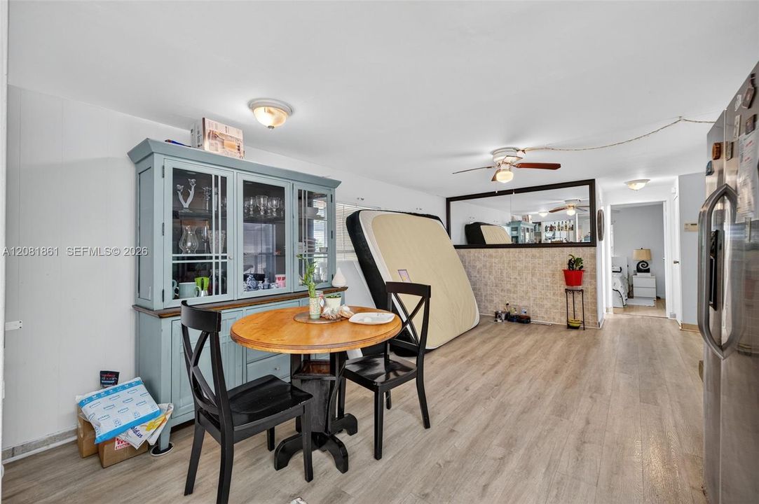 For Rent: $2,200 (2 beds, 2 baths, 905 Square Feet)