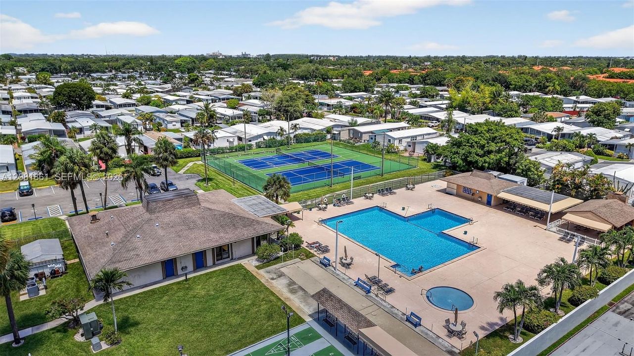 For Rent: $2,200 (2 beds, 2 baths, 905 Square Feet)
