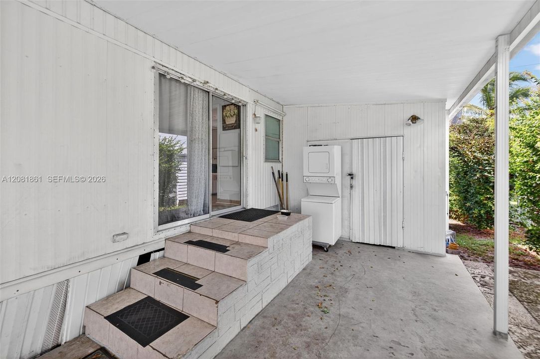 For Rent: $2,200 (2 beds, 2 baths, 905 Square Feet)