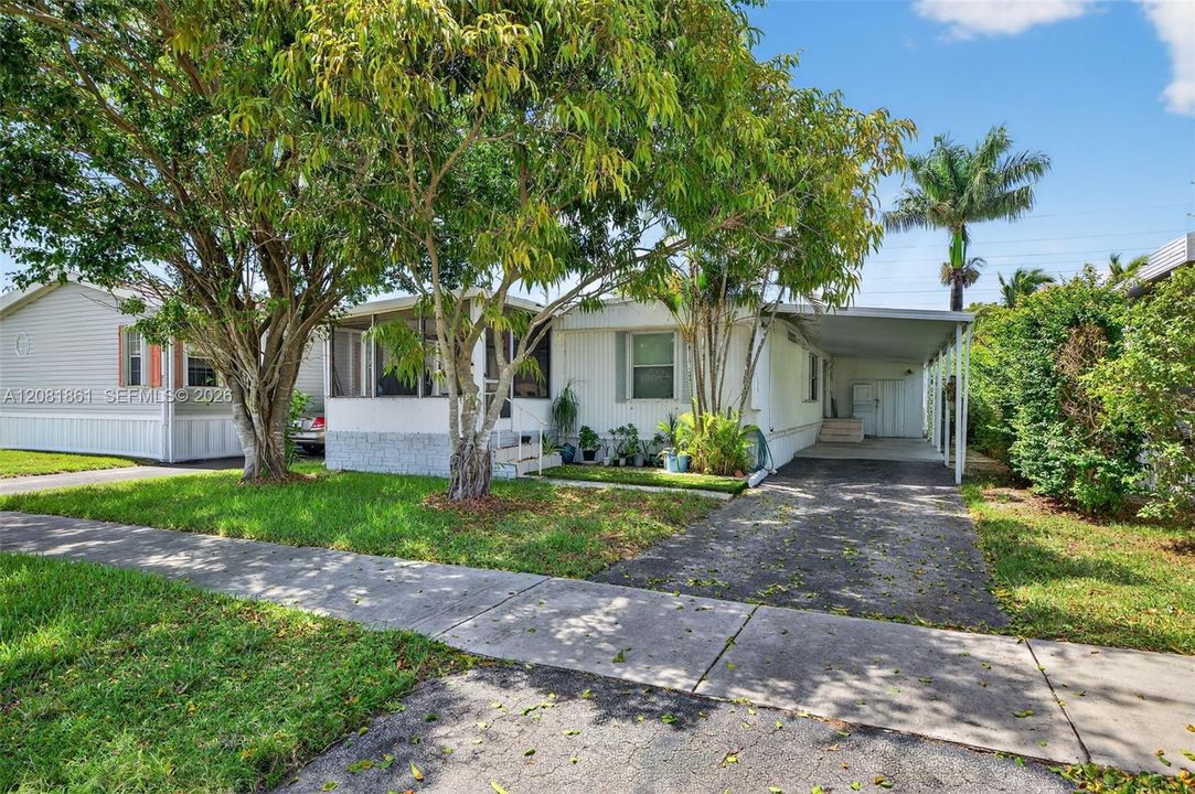 For Rent: $2,200 (2 beds, 2 baths, 905 Square Feet)