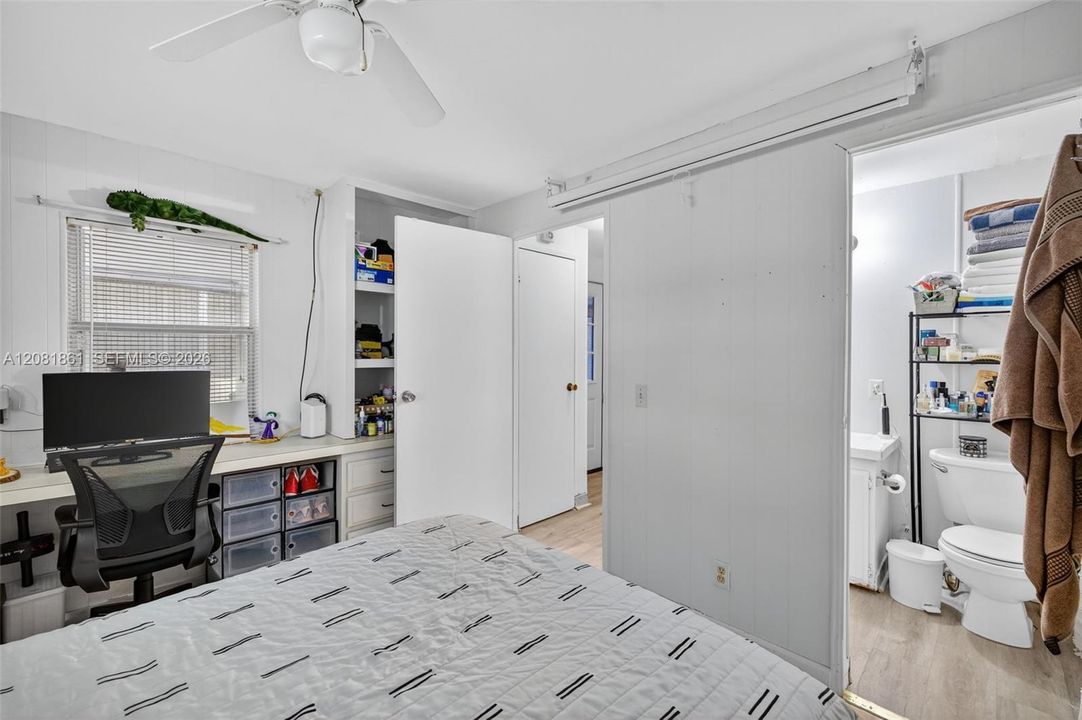 For Rent: $2,200 (2 beds, 2 baths, 905 Square Feet)