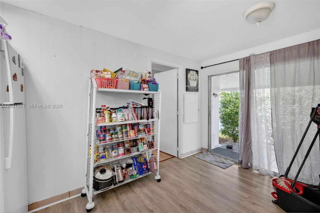 For Rent: $2,200 (2 beds, 2 baths, 905 Square Feet)
