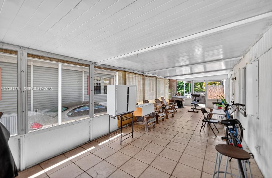 For Rent: $2,200 (2 beds, 2 baths, 905 Square Feet)