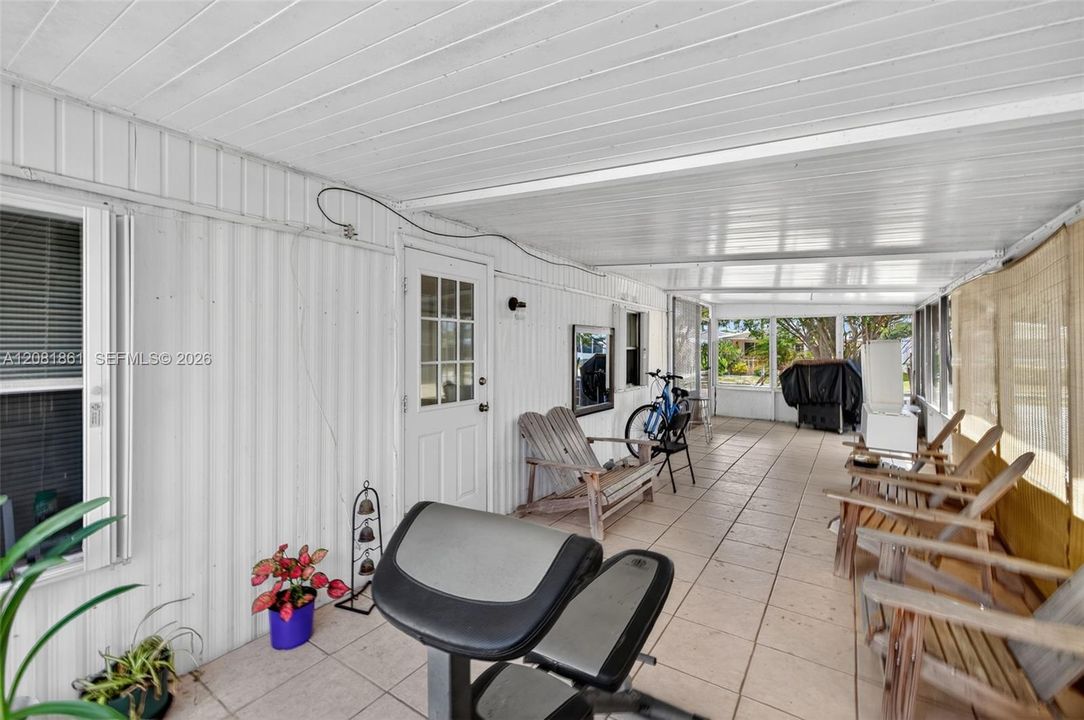 For Rent: $2,200 (2 beds, 2 baths, 905 Square Feet)