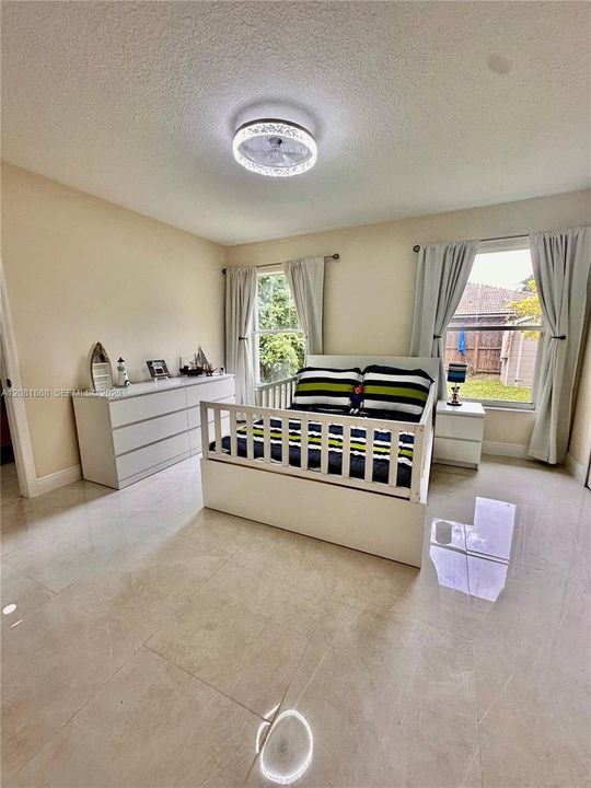 В аренду: $3,800 (3 спален, 2 ванн, 2832 Квадратных фут)