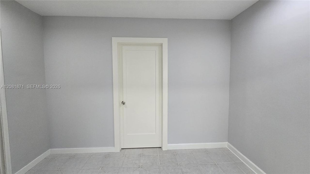 For Rent: $1,800 (2 beds, 1 baths, 2404 Square Feet)