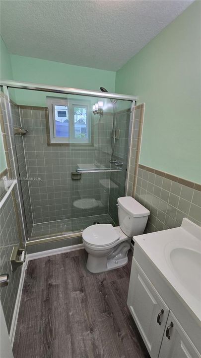 For Rent: $1,800 (2 beds, 1 baths, 2404 Square Feet)
