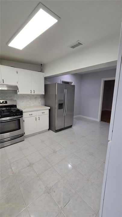 For Rent: $1,800 (2 beds, 1 baths, 2404 Square Feet)