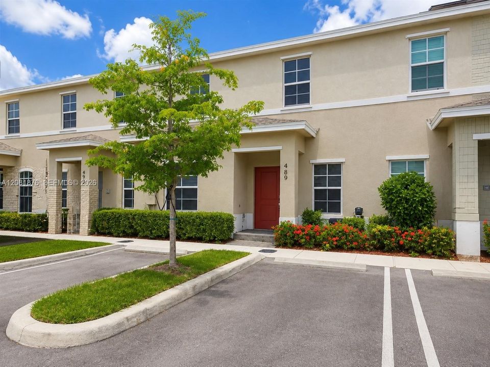 En Venta: $399,900 (4 camas, 3 baños, 1700 Pies cuadrados)