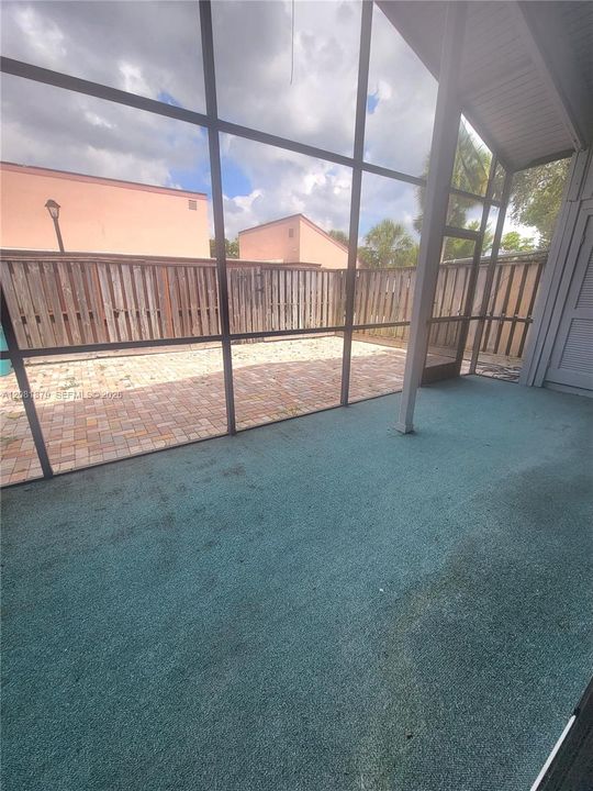 Active With Contract: $2,800 (3 beds, 2 baths, 1359 Square Feet)