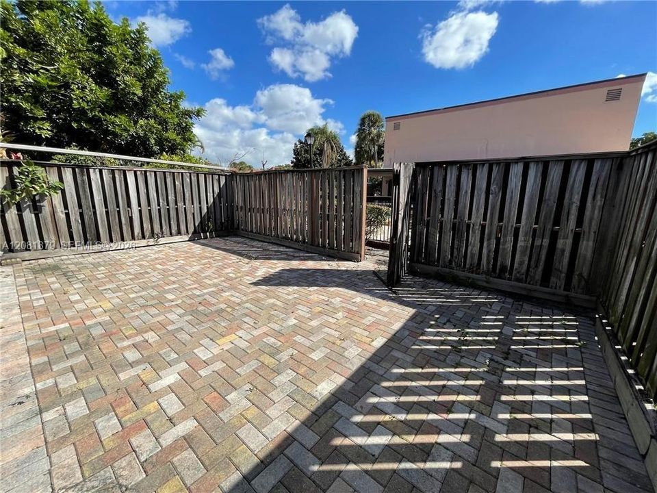 Active With Contract: $2,800 (3 beds, 2 baths, 1359 Square Feet)