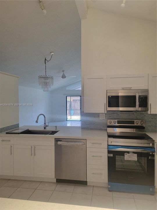 Active With Contract: $2,800 (3 beds, 2 baths, 1359 Square Feet)