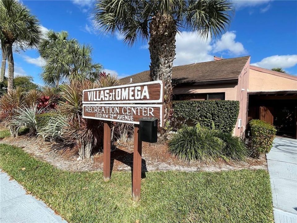Active With Contract: $2,800 (3 beds, 2 baths, 1359 Square Feet)
