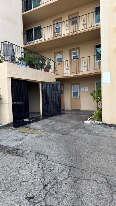 For Sale: $170,000 (2 beds, 1 baths, 650 Square Feet)