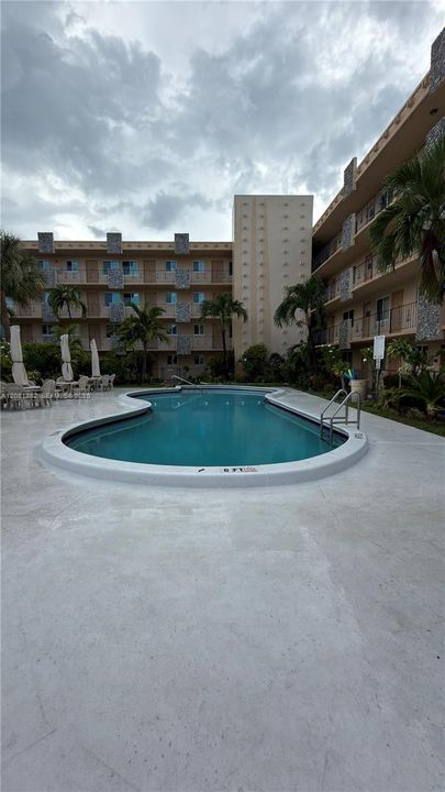 For Sale: $170,000 (2 beds, 1 baths, 650 Square Feet)