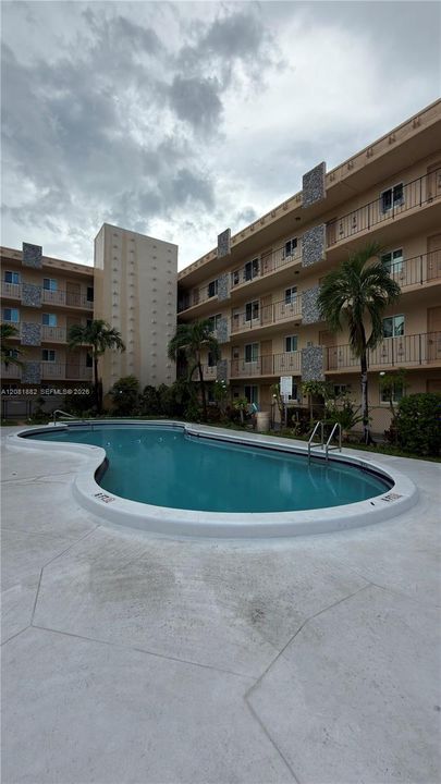 For Sale: $170,000 (2 beds, 1 baths, 650 Square Feet)