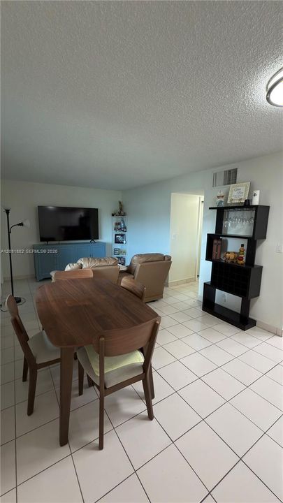 For Sale: $170,000 (2 beds, 1 baths, 650 Square Feet)