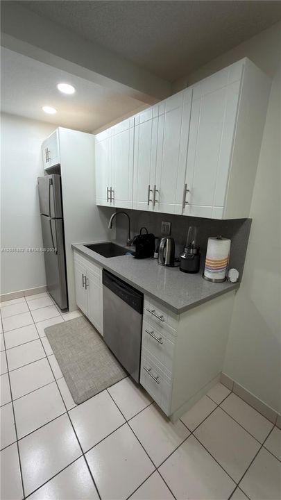 For Sale: $170,000 (2 beds, 1 baths, 650 Square Feet)