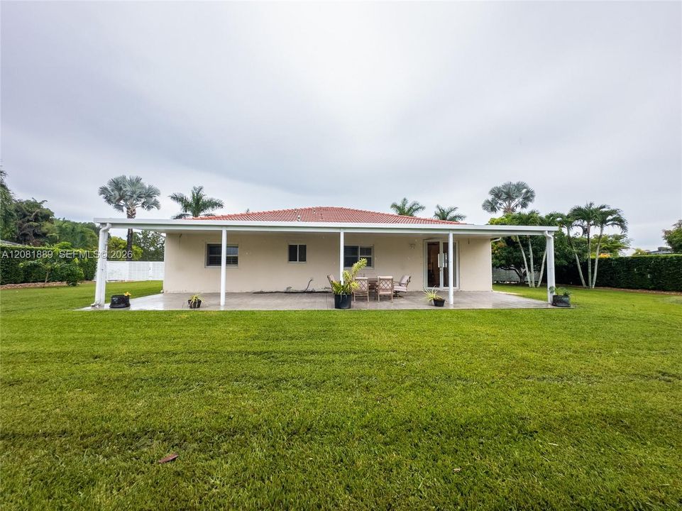 На продажу: $759,999 (4 спален, 2 ванн, 2372 Квадратных фут)