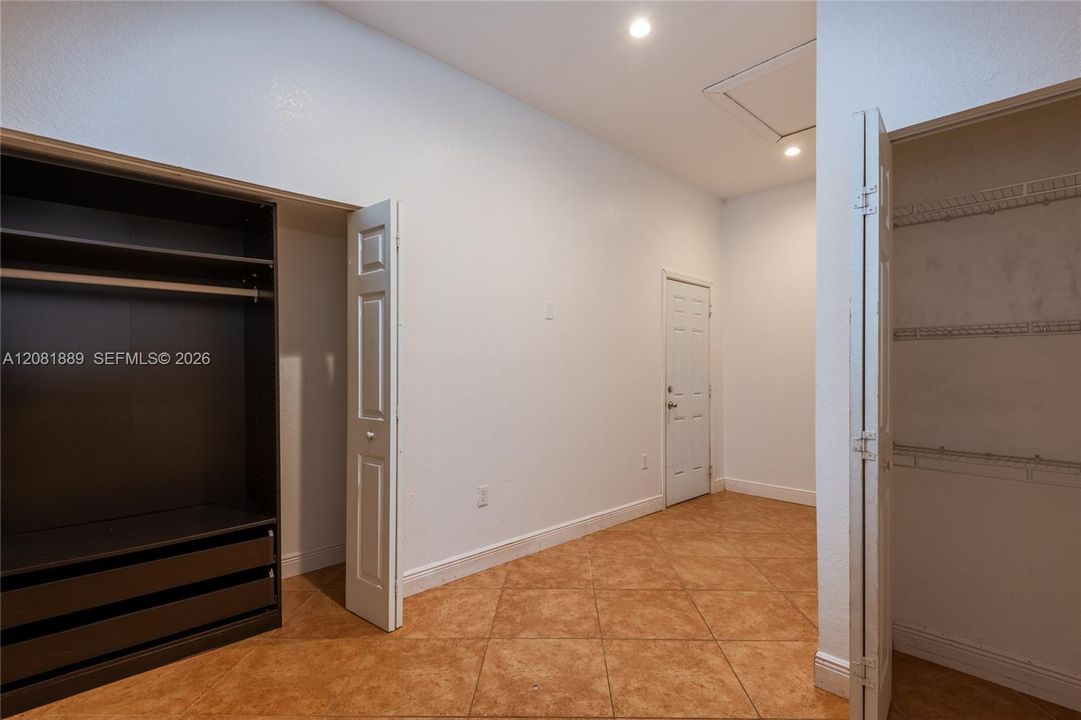 На продажу: $759,999 (4 спален, 2 ванн, 2372 Квадратных фут)