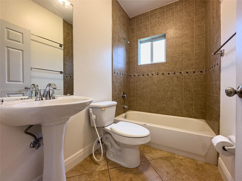 На продажу: $759,999 (4 спален, 2 ванн, 2372 Квадратных фут)