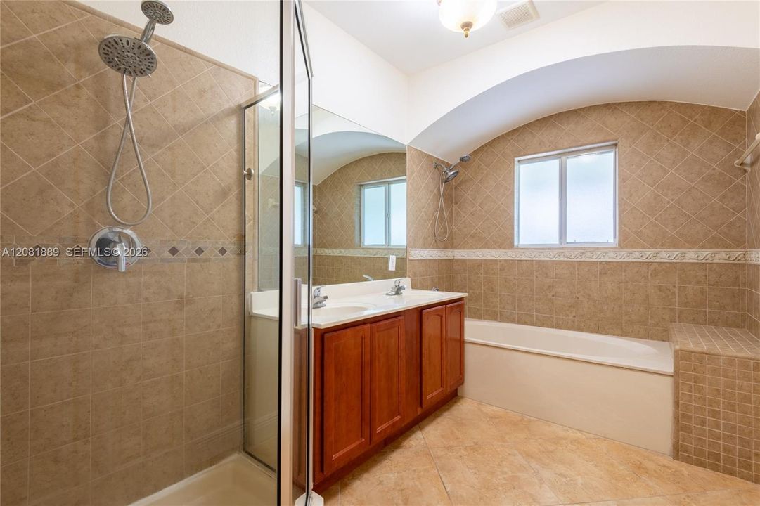 На продажу: $759,999 (4 спален, 2 ванн, 2372 Квадратных фут)