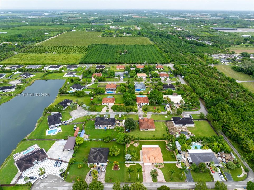 На продажу: $759,999 (4 спален, 2 ванн, 2372 Квадратных фут)