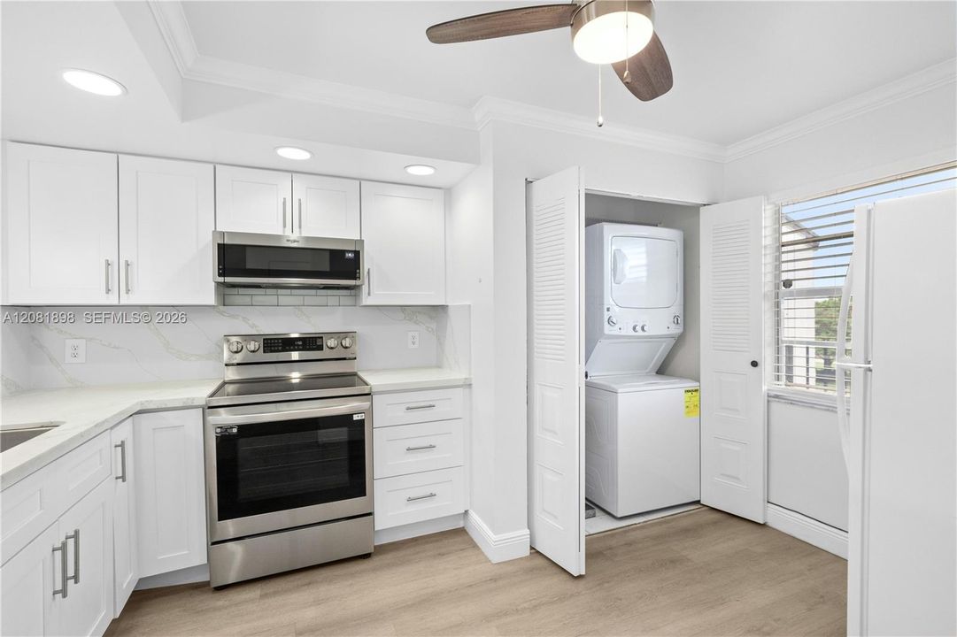 На продажу: $159,500 (2 спален, 2 ванн, 1006 Квадратных фут)