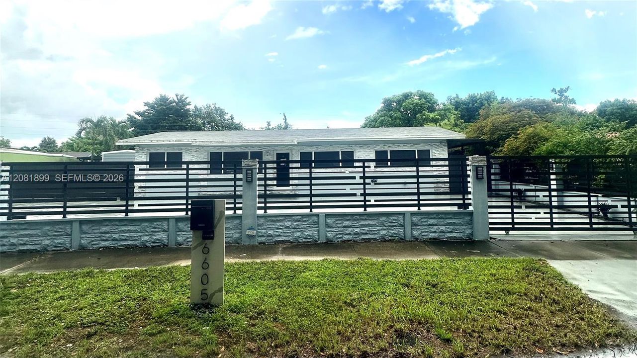 For Rent: $3,600 (3 beds, 1 baths, 1000 Square Feet)