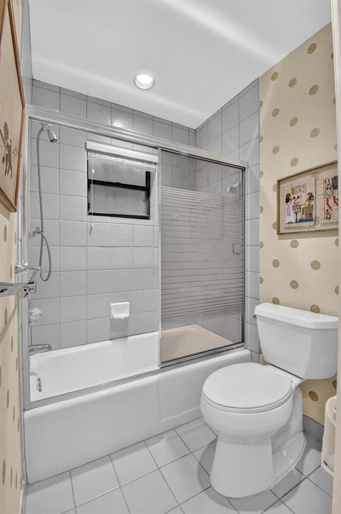 FULL BATHROOM