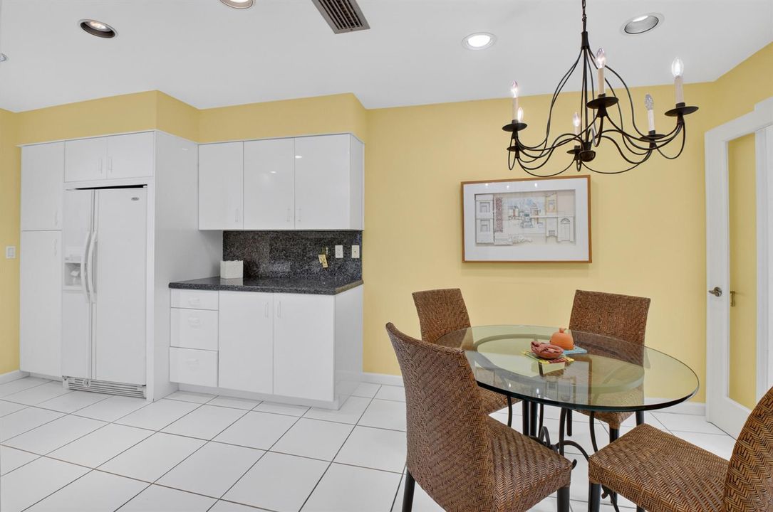 EAT IN KITCHEN