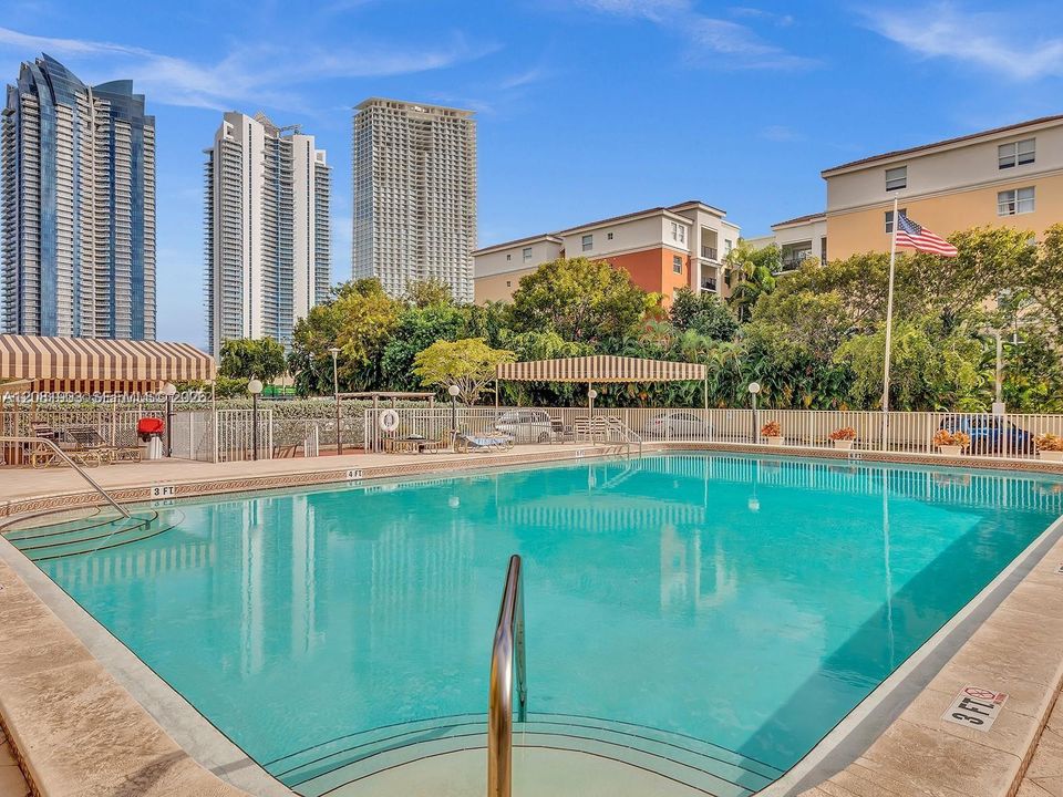 For Rent: $1,900 (1 beds, 1 baths, 725 Square Feet)