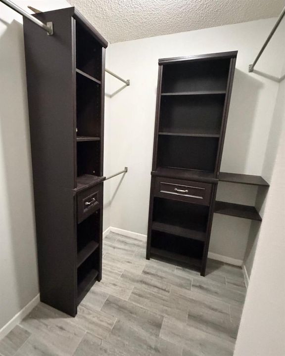 Master Bedroom Walk In Closet