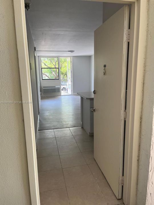 For Rent: $1,425 (1 beds, 1 baths, 619 Square Feet)